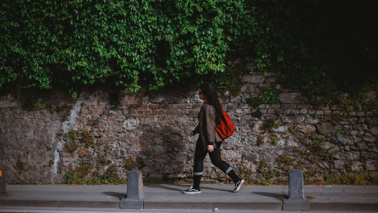 The 5 Best Women&rsquo;s Waterproof Walking Shoes for Travel in 2025