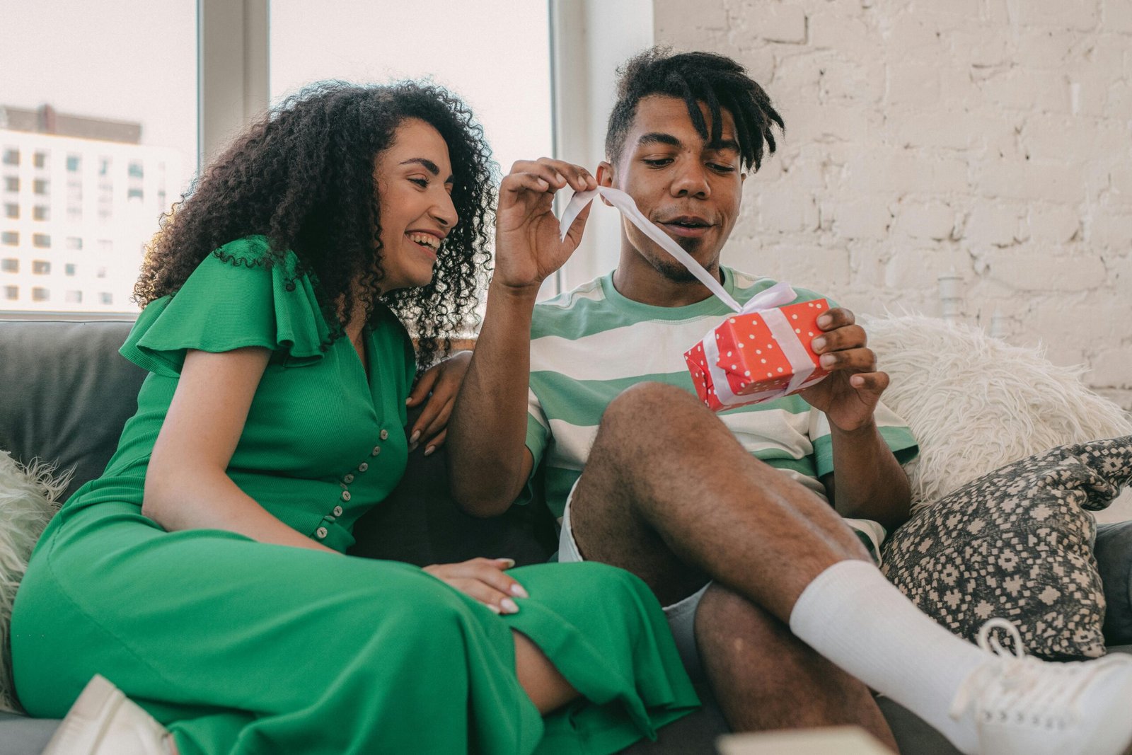 Unique Travel Gifts for Couples: Ideas for Every Adventurer