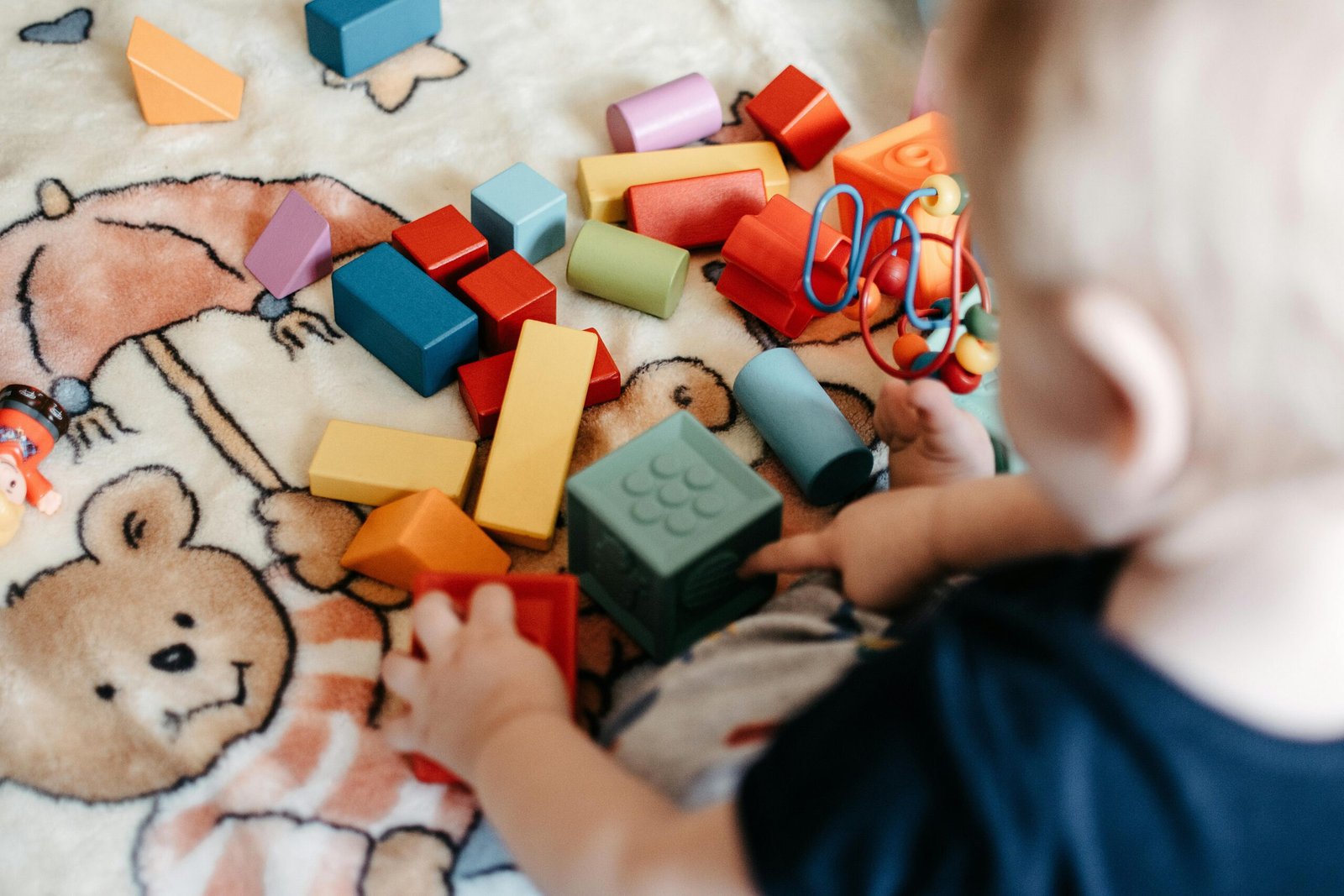 Best Travel Toys for 1 Year Old: Keep Your Little One Entertained
