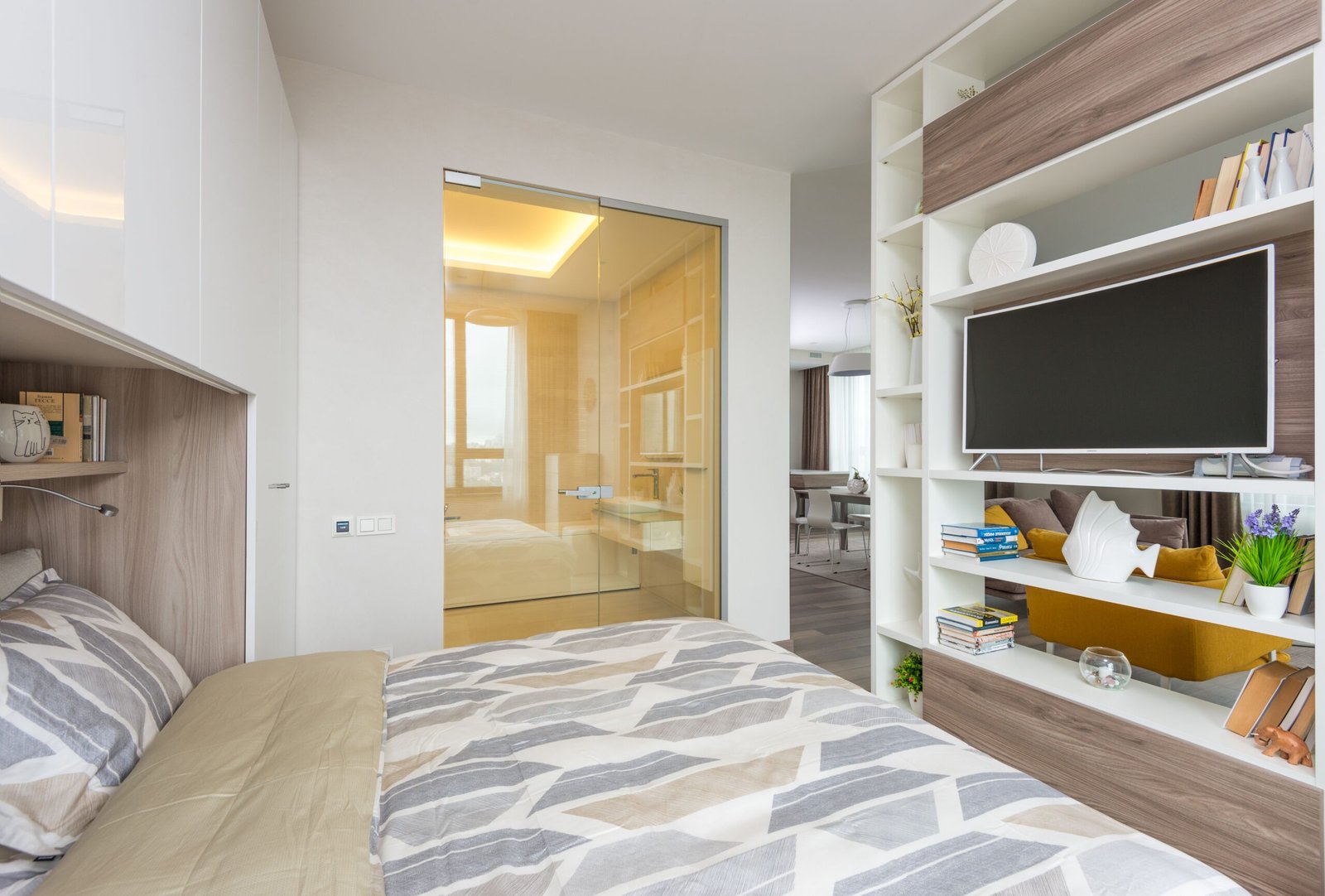 Travel Trailers with Murphy Beds: The Ultimate Space-Saving Solution