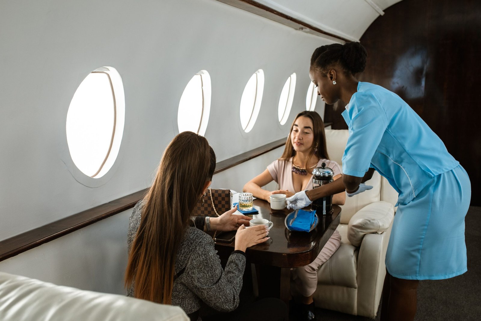 Become a Luxury Travel Host: Your Ultimate Guide to Success in 2025