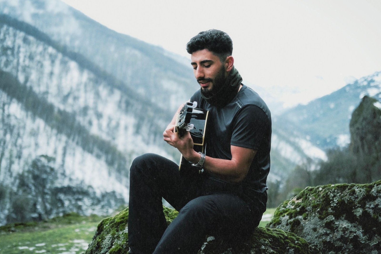 Washburn RO10 Rover Mini Travel Acoustic Guitar: Your Perfect Companion