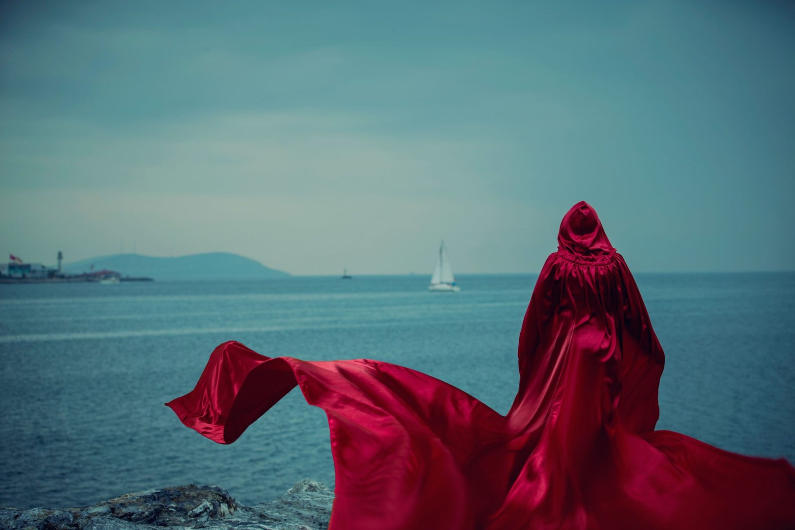 The Ultimate Traveling Cloak: Your Guide to Stylish and Practical Protection