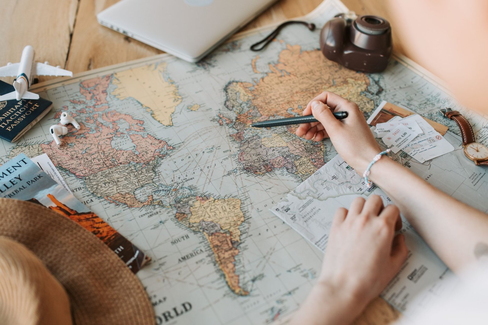 How to Become a Travel Agent in Michigan: Your Complete Guide 2025