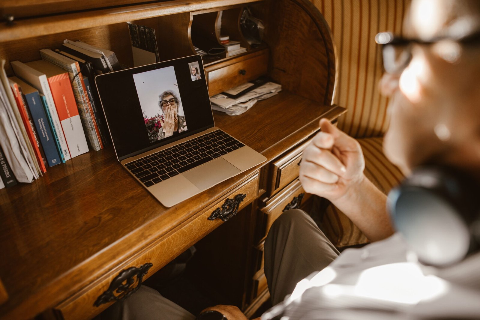 Missing My Family While Traveling: Tips to Cope and Stay Connected