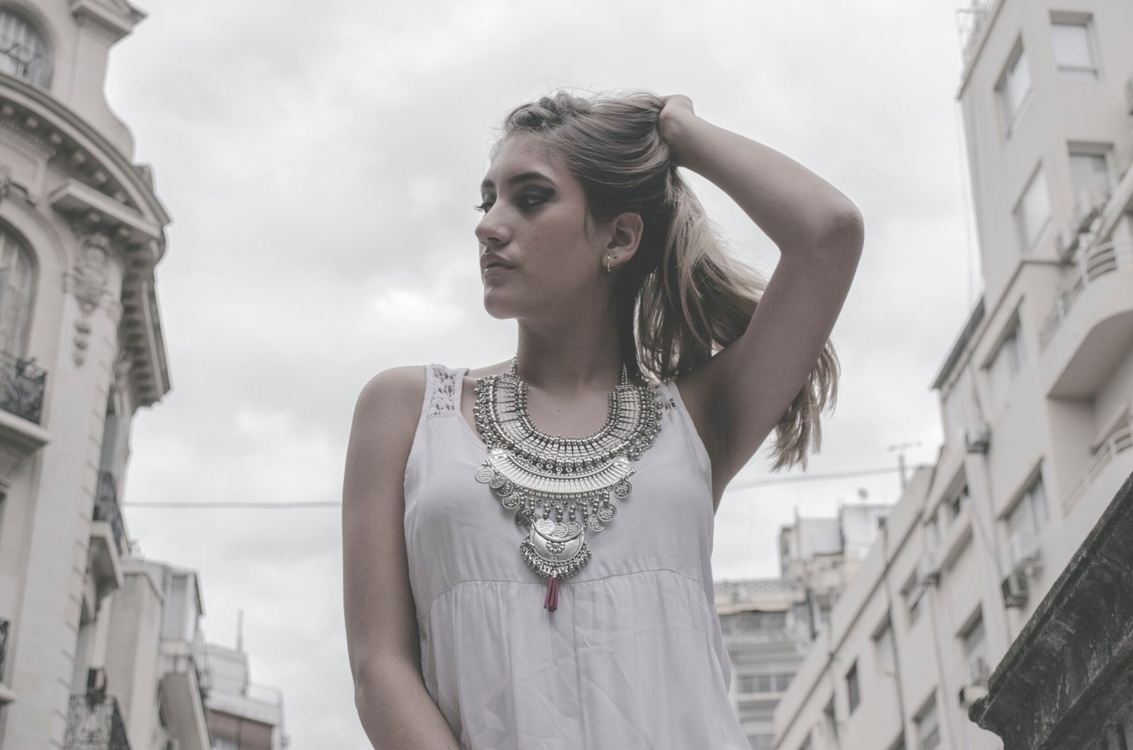 Best Necklaces for Travellers: Style Meets Functionality in 2025