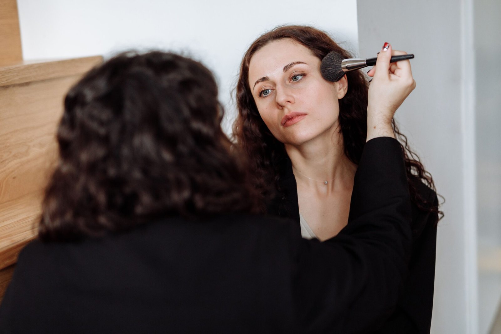 Your Ultimate Guide to Hiring a Traveling Makeup Artist