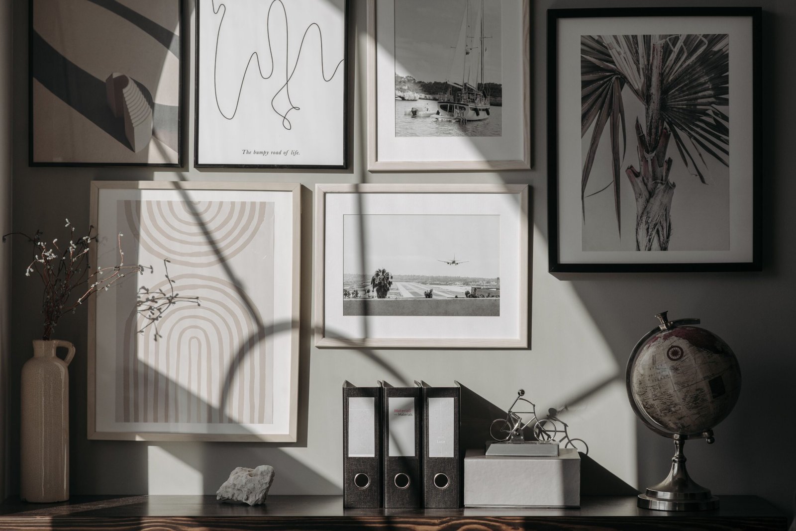 Discover Beautiful Travel Prints to Decorate Your Home in 2025