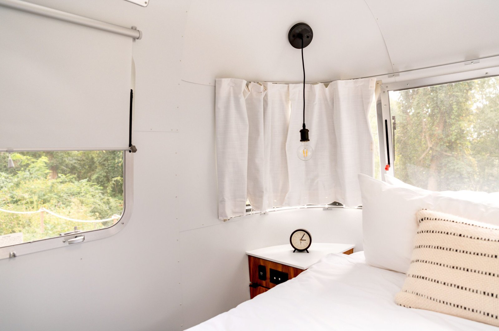 Explore the 91 Newnan Mountain Aire Travel Trailer Floor Plan | Your RV Guide